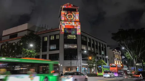 Jelajah Mitos Singapura: Light Together Bras Basah-Bugis Hadirkan Instalasi Cahaya Interaktif Gratis