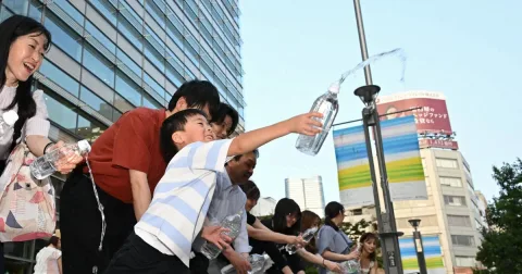 Uchimizu di Roppongi: Tradisi Siram Air Jepang Jadi Solusi Lawan Panas Ekstrem