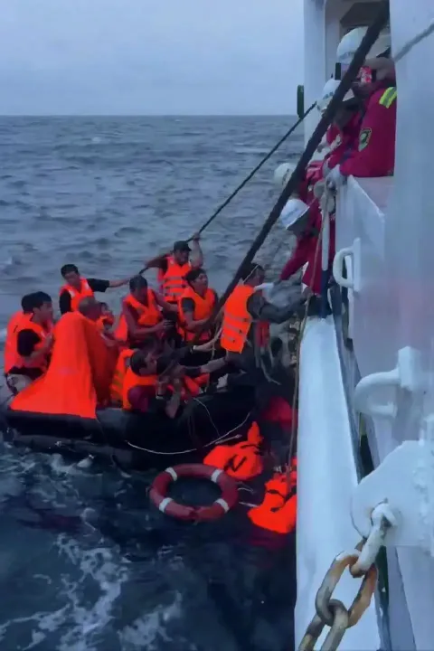 Kapal Vietnam Tenggelam di Laut China Selatan: Satu Korban Ditemukan, 13 Awak Masih Hilang