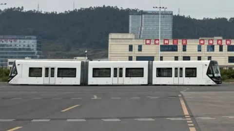 Studi BRT Tuas South: Singapura Jajaki Bus Berkapasitas Tinggi, Potensi Diterapkan di Seluruh Negeri