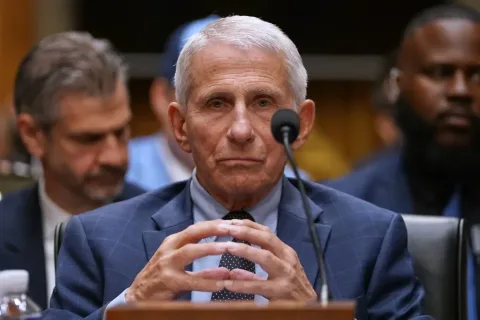Fauci Bungkam di Hadapan Senat AS: Hak Amandemen Kelima vs Tuntutan Transparansi Asal-Usul Covid-19
