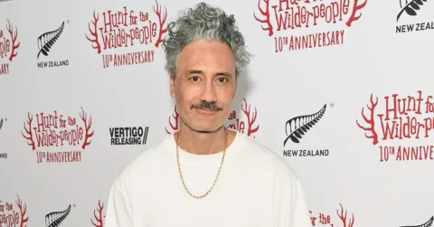 Taika Waititi: Kematian Bukan Akhir, Hanya Perpisahan Sementara dengan Sam Neill