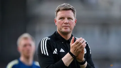 Eddie Howe Mundur dari Newcastle: Akhir Era Sukses di Tengah Badai Penjualan Pemain