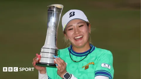 Kuwaki Juara Women's Open Setelah Play-off Dramatis, Henseleit Jadi Korban Insiden Marshal