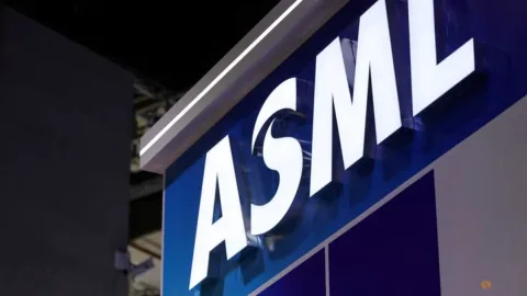 Mesin Litografi Buatan China Bukan Ancaman Terbesar bagi ASML, Analis: Regulasi AS Lebih Menentukan