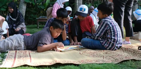 Anak Belum Lancar Membaca saat Masuk SD: Benarkah Jadi Masalah Besar?