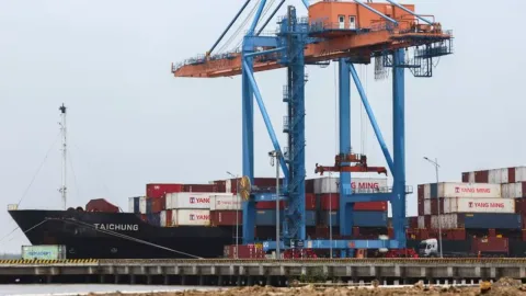 Defisit Dagang Vietnam Melebar ke Rekor, Tarif AS dan Harga Energi Jadi Biang Kerok