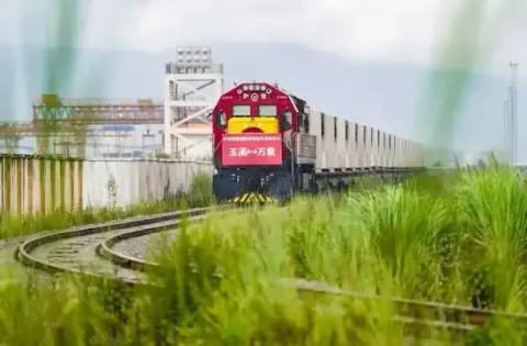Dari Medan Tempur ke Rel Kereta: Veteran Laos-China Menjaga Jalur Kereta Perkasa
