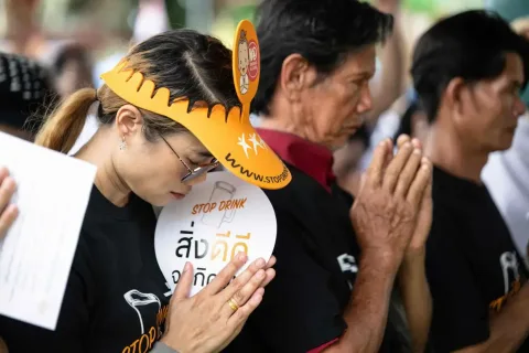 Pantang Minum Keras: Kampanye Buddhis Thailand Raih 8 Juta Partisipan, Bisakah Menular ke Indonesia?