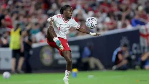 Iraola Tenangkan Kekhawatiran Cedera Frimpong Usai Liverpool Takluk dari Leeds