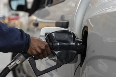 Harga Minyak Anjlok 5 Persen, AS Batal Serang Iran dan Pilih Meja Perundingan