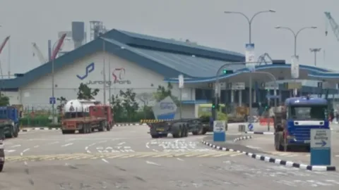Pekerja 23 Tahun Tewas Tertimpa Runtuhan Perancah di Pelabuhan Jurong Singapura
