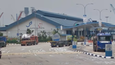 Pekerja 23 Tahun Tewas Tertimpa Runtuhan Perancah di Pelabuhan Jurong Singapura