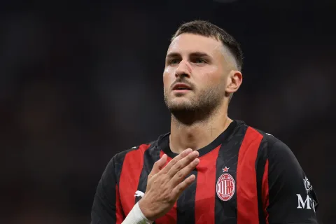 Gimenez Jadi Rebutan Lazio dan Porto, Milan Belum Yakin Lepas Striker Meksiko