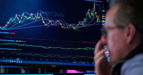 Wall Street Mendekati Rekor: Harga Minyak Turun Meredakan Tekanan Inflasi