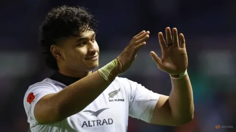 Dilema Wallace Sititi: Dicadangkan All Blacks, Berjuang Kembali ke Skuad Inti