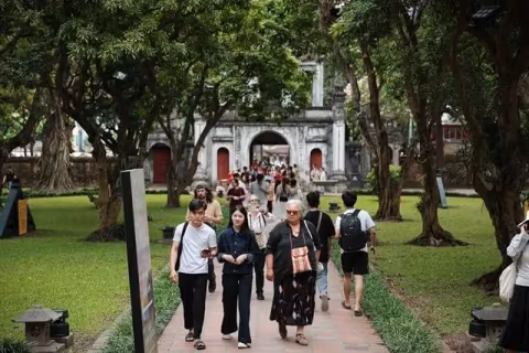 Turis Eropa Banjiri Vietnam: 13,9 Juta Kunjungan Asing dalam 7 Bulan, Rusia Tumbuh 174%