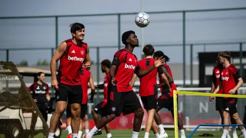 Man United Kunci Sponsor Rp 400 Miliar untuk Jersey Latihan, Rekor Dunia