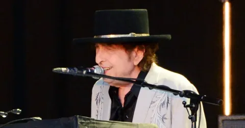 Bob Dylan Kembali Gaet Jimmie Vaughan di Tengah Perombakan Formasi Gitaris Tur