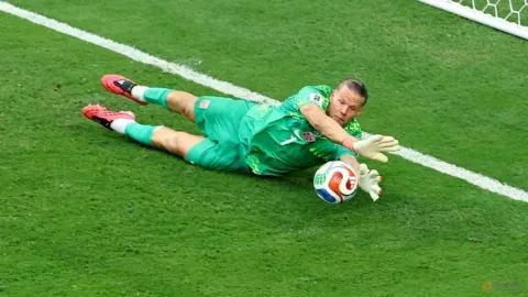 Kiper Veteran Norwegia Kembali ke RB Leipzig: Kontrak hingga 2028