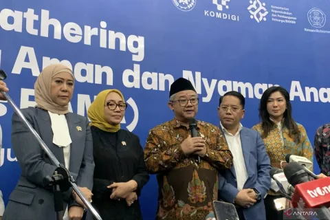 Pembatasan Gawai di Sekolah: Langkah Baru Menuju Lingkungan Belajar yang Aman