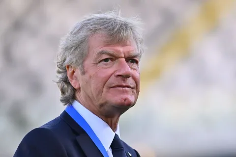 Fiorentina Pensiunkan Nomor 10 untuk Antognoni: Upaya Rekonsiliasi di Tengah Perayaan 100 Tahun