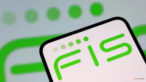 FIS Pangkas Proyeksi Pendapatan dan Laba, Saham Anjlok Lebih dari 10%