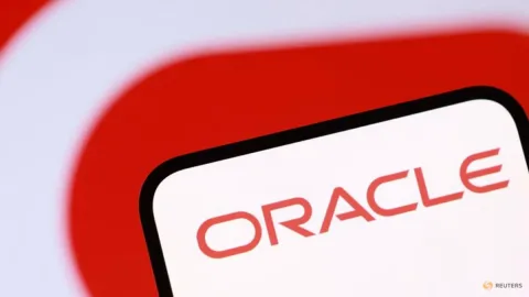 Oracle Terjepit di Tepi Jurang: Utang Raksasa dan Taruhan AI yang Membuat Investor Gelisah