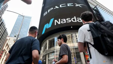 SpaceX Guncang Pasar Telekomunikasi AS: Starlink Siap Bertarung dengan Verizon, AT&T, dan T-Mobile