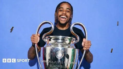 Liverpool Siap Pecahkan Rekor Lagi: Barcola Jadi Target £100 Juta untuk Gantikan Salah?