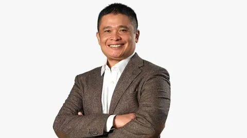 KPK Tahan Mantan Direksi Telkom Dian Rachmawan atas Dugaan Korupsi Digitalisasi SPBU Pertamina