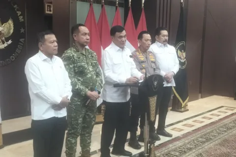 Ancaman Pidana bagi Penyebar Hoaks Demo: Pemerintah Siap Lacak Akun Media Sosial