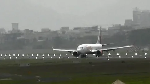 Turbulensi Hebat di Air India: 17 Penumpang Cedera, Penerbangan Terpaksa Dialihkan