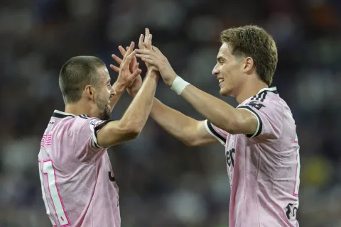 Gol Spektakuler Zhegrova Bungkam Chelsea, Juventus Pesta di Laga Uji Coba Hong Kong