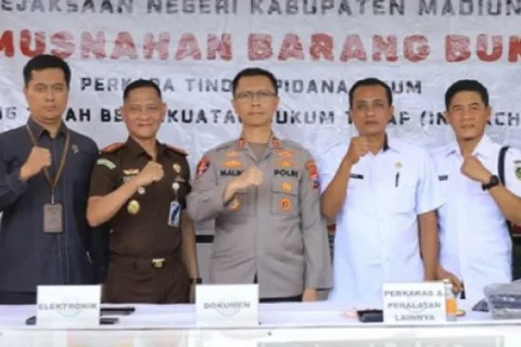 Kejari Madiun Musnahkan Barang Bukti 21 Perkara: Sabu 11 Gram Dominasi, Komitmen Eksekusi Putusan