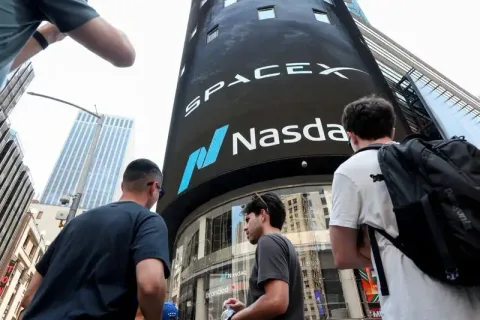 Saham SpaceX Diburu Investor Ritel di Tengah Aksi Jual Pasca-Laporan Laba