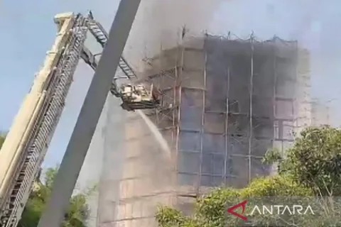 Kebakaran Gedung Lima Lantai di Cikini Padam, 110 Personel Damkar Dikerahkan