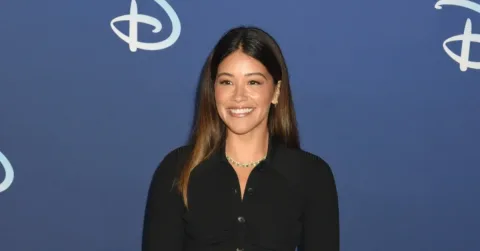 Gina Rodriguez Buka Suara soal Depresi Pascapersalinan: Saya Butuh Bantuan, tapi Tak Takut Memintanya