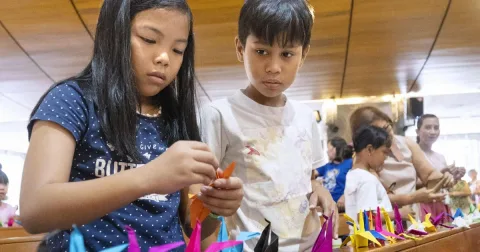 Kisah Sadako Sasaki Menggerakkan Anak-Anak Filipina Melipat Burung Origami untuk Perdamaian