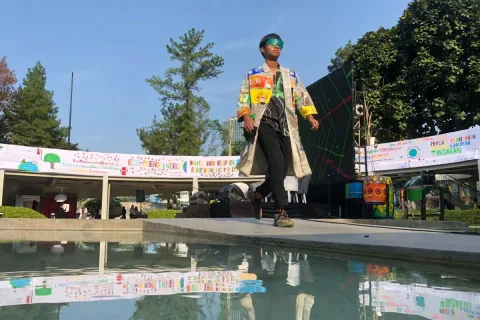 Sampah Jadi Busana: Lomba Daur Ulang Kelurahan Kemanggisan Rayakan HUT ke-81 RI