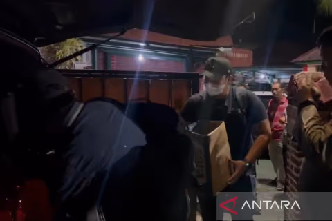 KPK Sita Empat Koper Berkas dari Rumah Mantan Pj Wali Kota Bengkulu