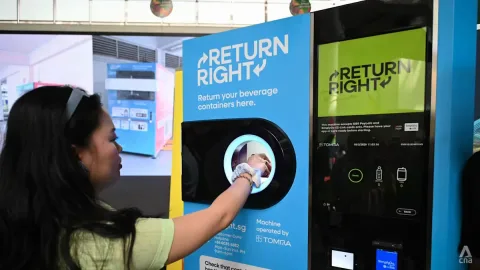 Singapura Tambah 300 Mesin Daur Ulang Botol: Target 80 Persen Sampai 2029