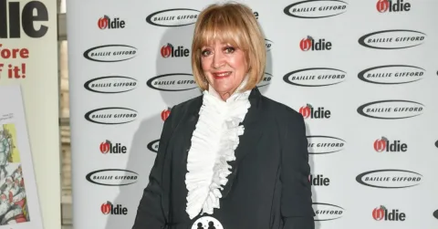 Amanda Barrie: 'Coronation Street' Kini Lebih Mirip Misteri Pembunuhan daripada Sinetron Kehidupan
