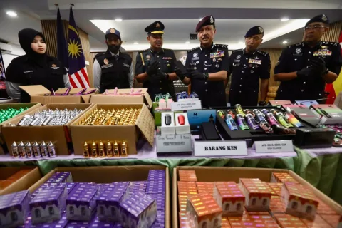 Gempur Peredaran Rokok Ilegal: Polisi Malaysia Sita Barang Senilai RM12,7 Juta