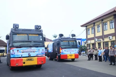 Water Cannon Disulap Jadi Truk Air: Polri Turun Tangan Atasi Kekeringan di Banten