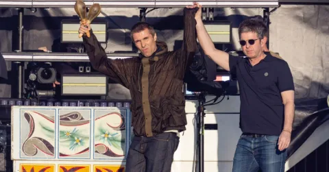 Oasis Dikabarkan Kembali ke Knebworth 2027: Izin Enam Konser 125.000 Penonton Sudah Kantongi