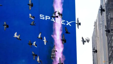 Saham SpaceX Bangkit dari Keterpurukan, Investor Masih Waspadai Gelombang Penjualan Insider