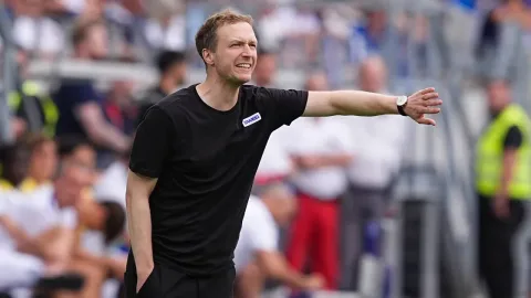 Pelatih Baru Karlsruhe, Maximilian Senft, Bawa Filosofi Poker ke Lapangan Hijau demi Target Bundesliga 2030