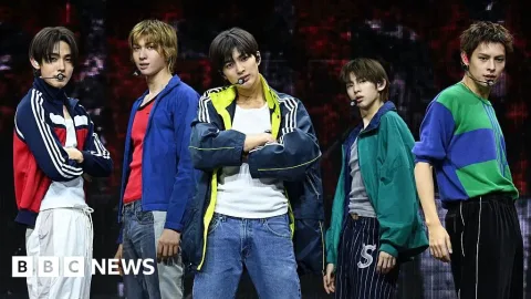 Konser Tanpa Ponsel: Ajakan Keras Boyband Cortis yang Memicu Perdebatan di Kalangan Penggemar