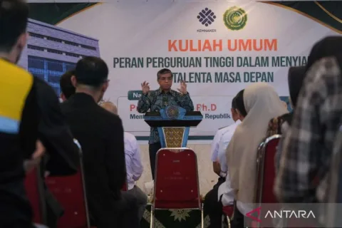 Menaker Yassierli: Kurikulum Kampus Wajib Dikoreksi, Bukan Sekadar Tambah Mata Kuliah